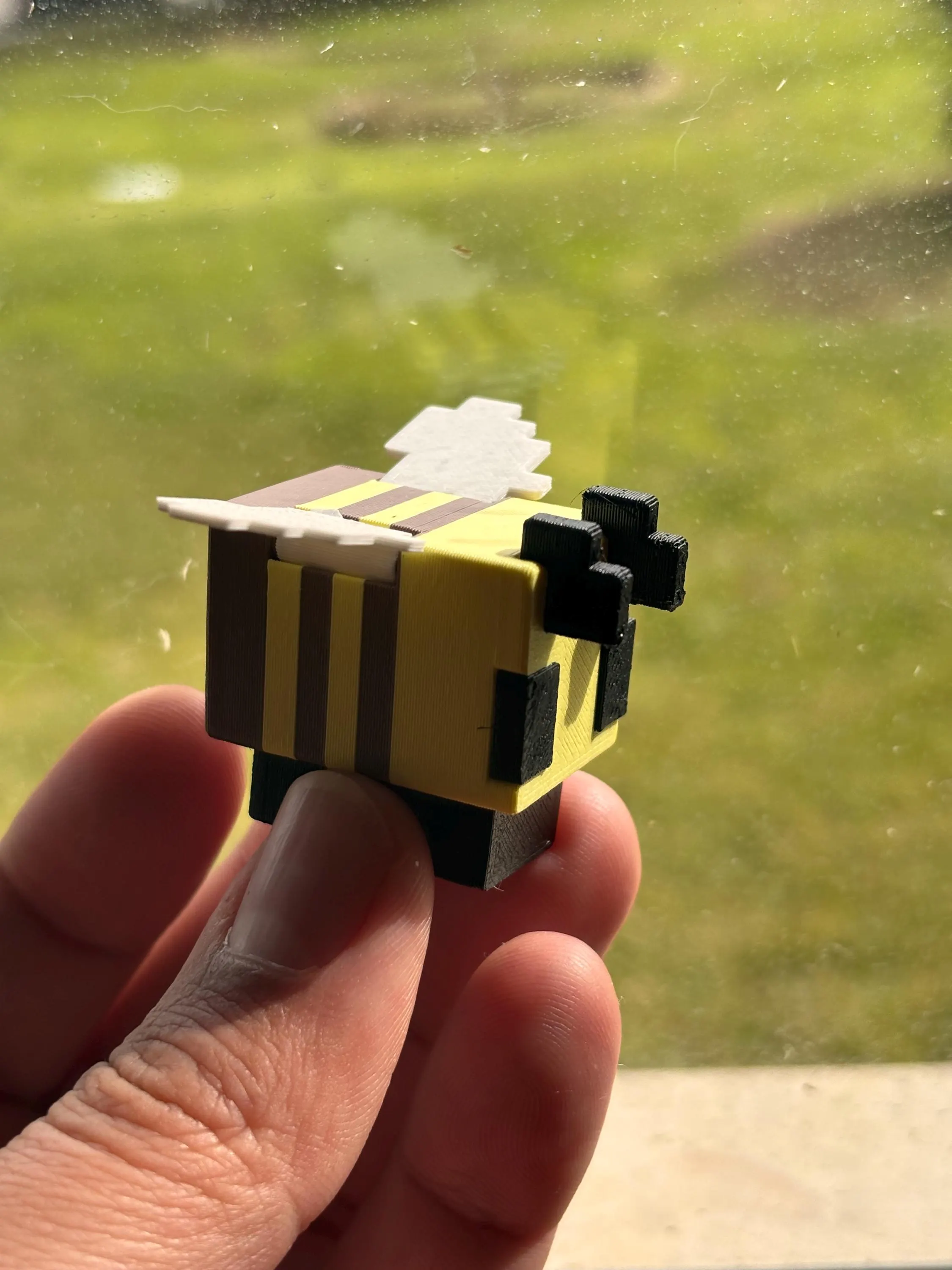 Figura adorável de abelha do Minecraft – Brinquedo sensorial com asas que batem!